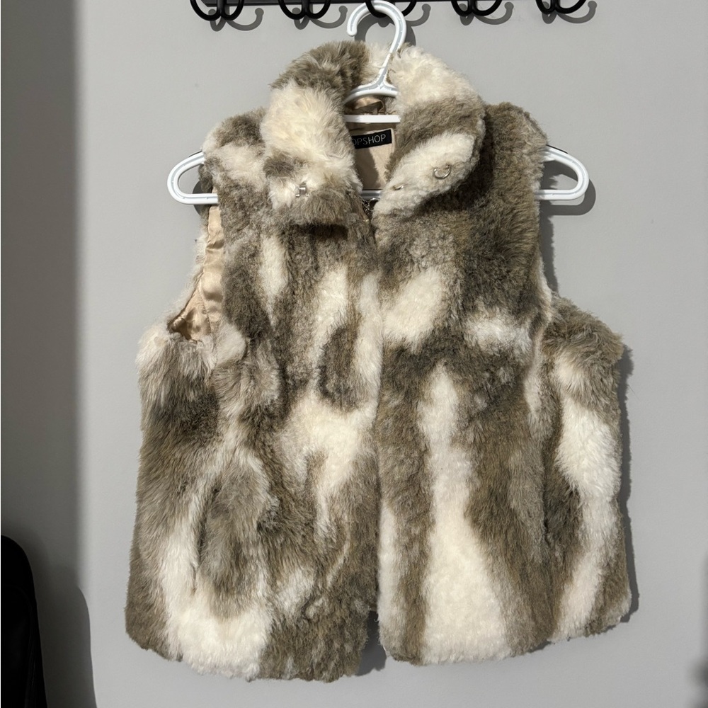 TOPSHOP Faux Fur Vest